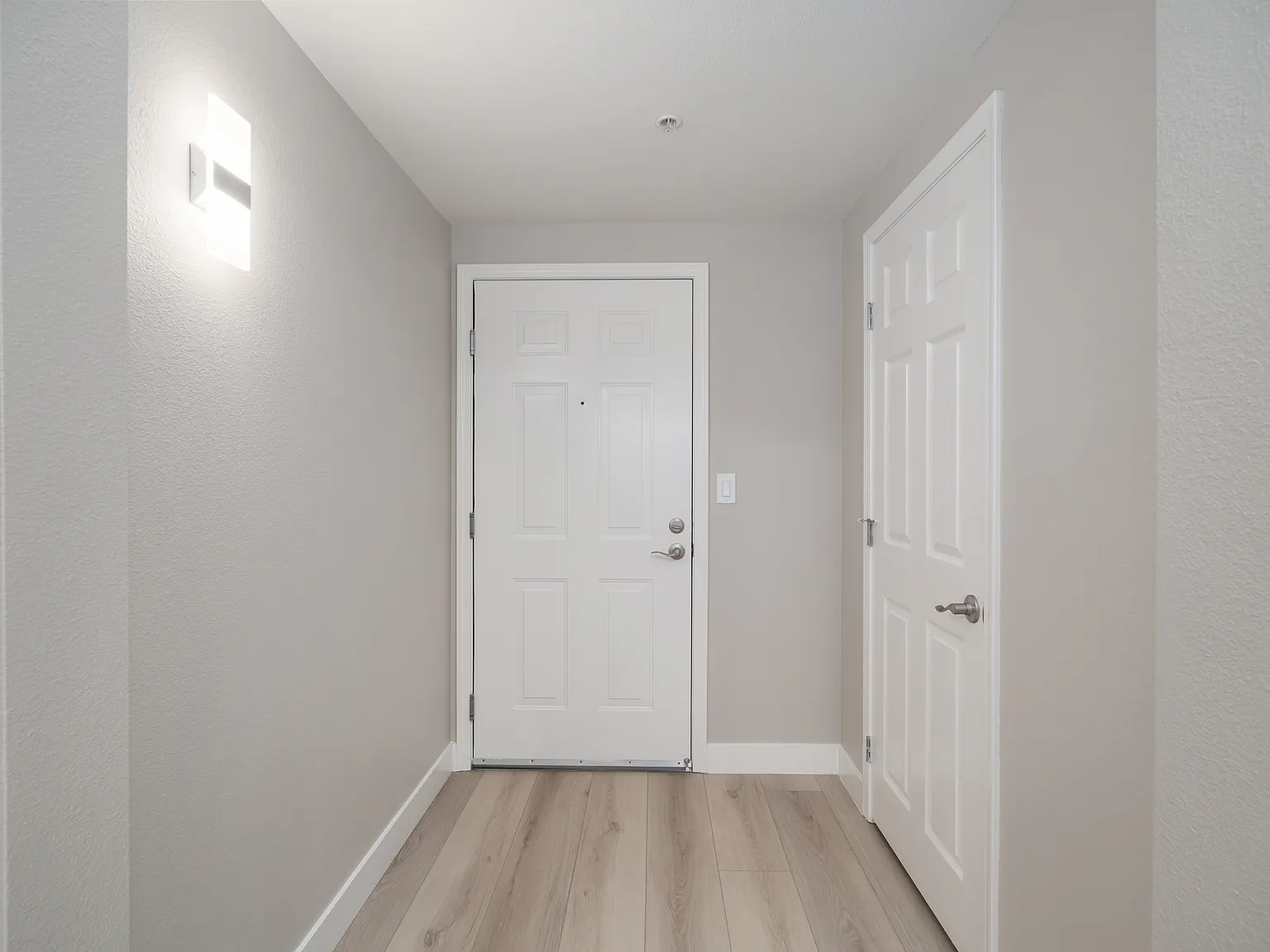 Lake Point Apartments — Photo 2