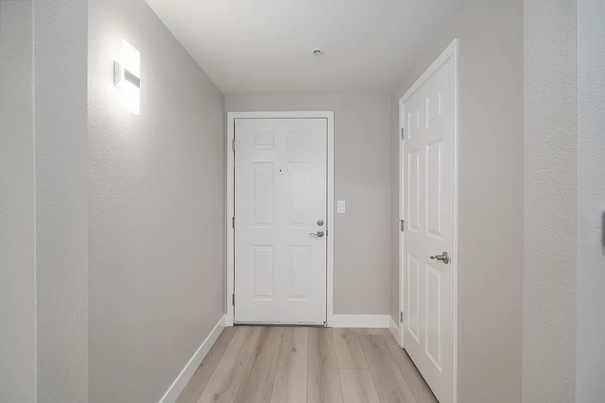 Tahoe - 2BR, 2BA 1,119SF - Lake Point Apartments