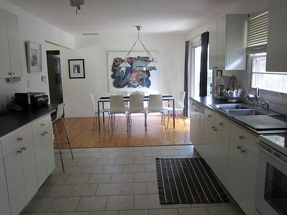 4th image of 4618 Sussex Dr