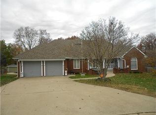 4810 Ridgeway Ct, Kansas City, MO 64133