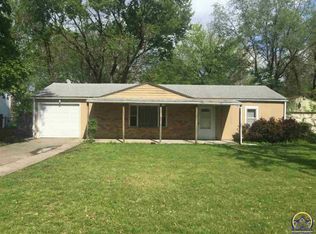 2240 SW Edgewater Ter, Topeka, KS 66614