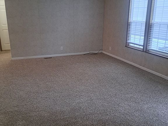 5th image of 150 Rotterdam Ct