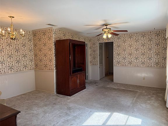2nd image of 625 Cambridge Dr