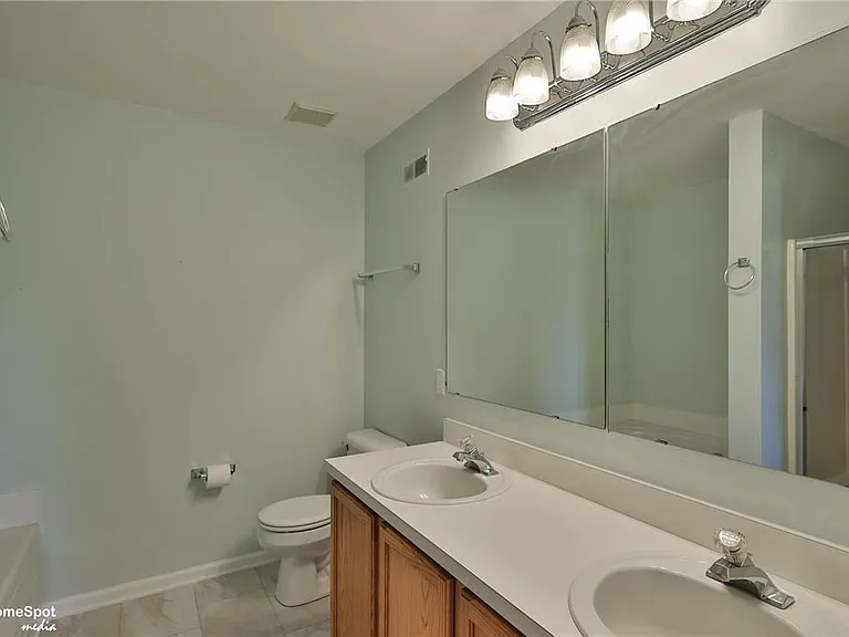 8149 Cross Creek Cir — Photo 27