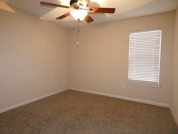 5th image of 1102 Chapel Creek Dr