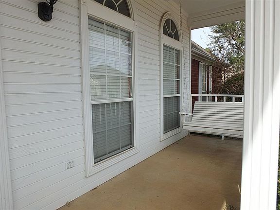 3rd image of 8329 Thornhaven Ct