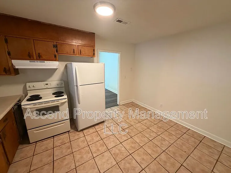3341 Pinewood Ave #B — Photo 6