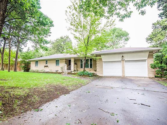 3rd image of 1020 Crestview Dr