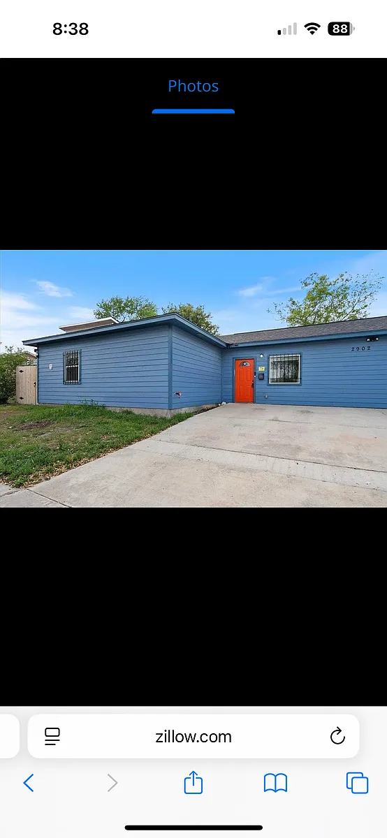 Building Photo - 2902 S Laredo St #2