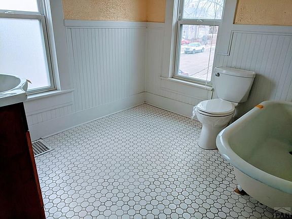 2nd image of 801 Colorado Ave