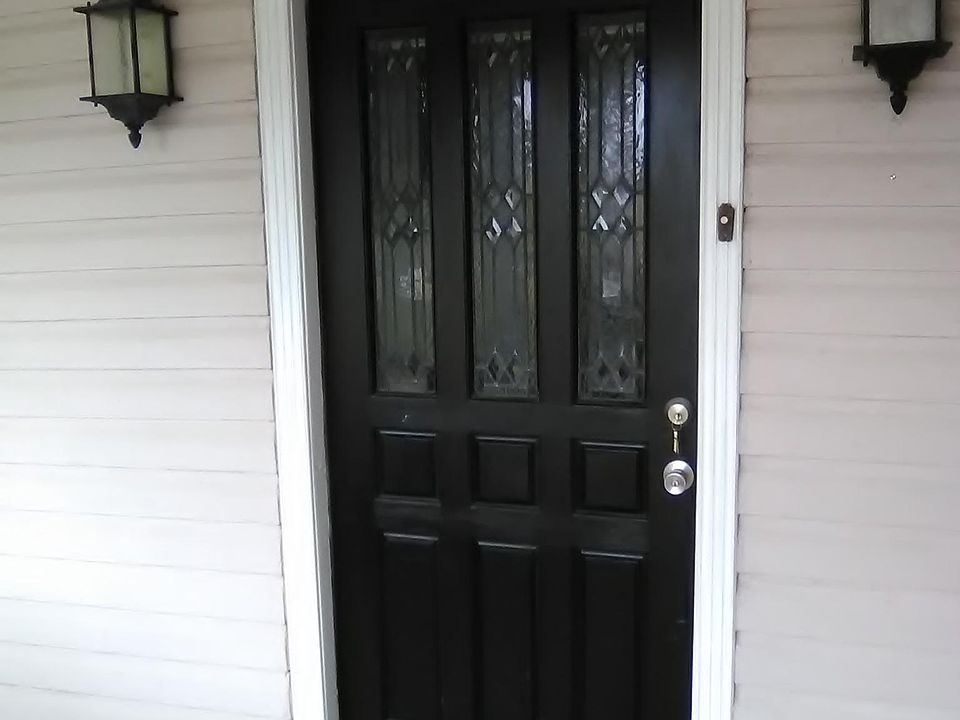 1st image of 702 W Avenue I