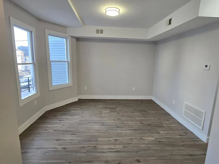 327 S 19th St #3RR — Photo 7