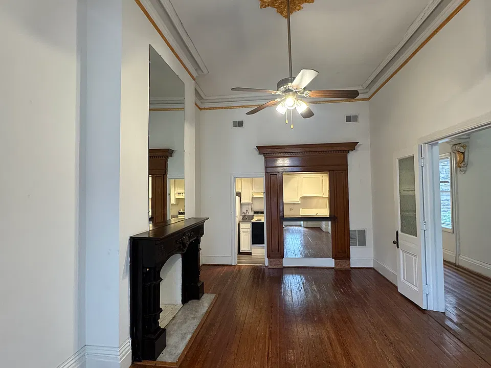 104-16 E Chase St