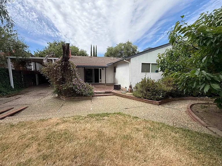 153 Waterglen Cir — Photo 27