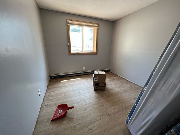 3rd image of 121 Hoyt Ave W #11035728