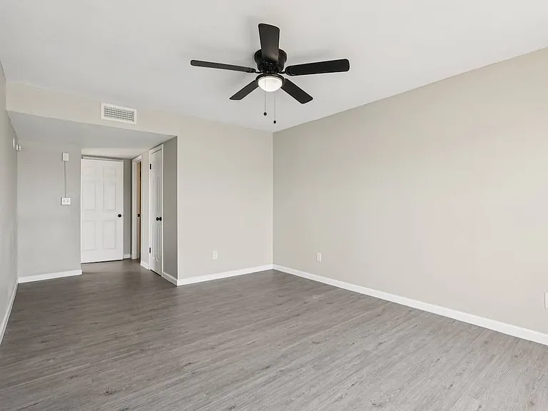 12th & Beach Apartments — Photo 53