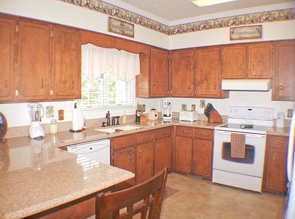 3rd image of 1909 Cottonwood Dr