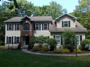 16 Seymour Dr, Saratoga Springs, NY 12866