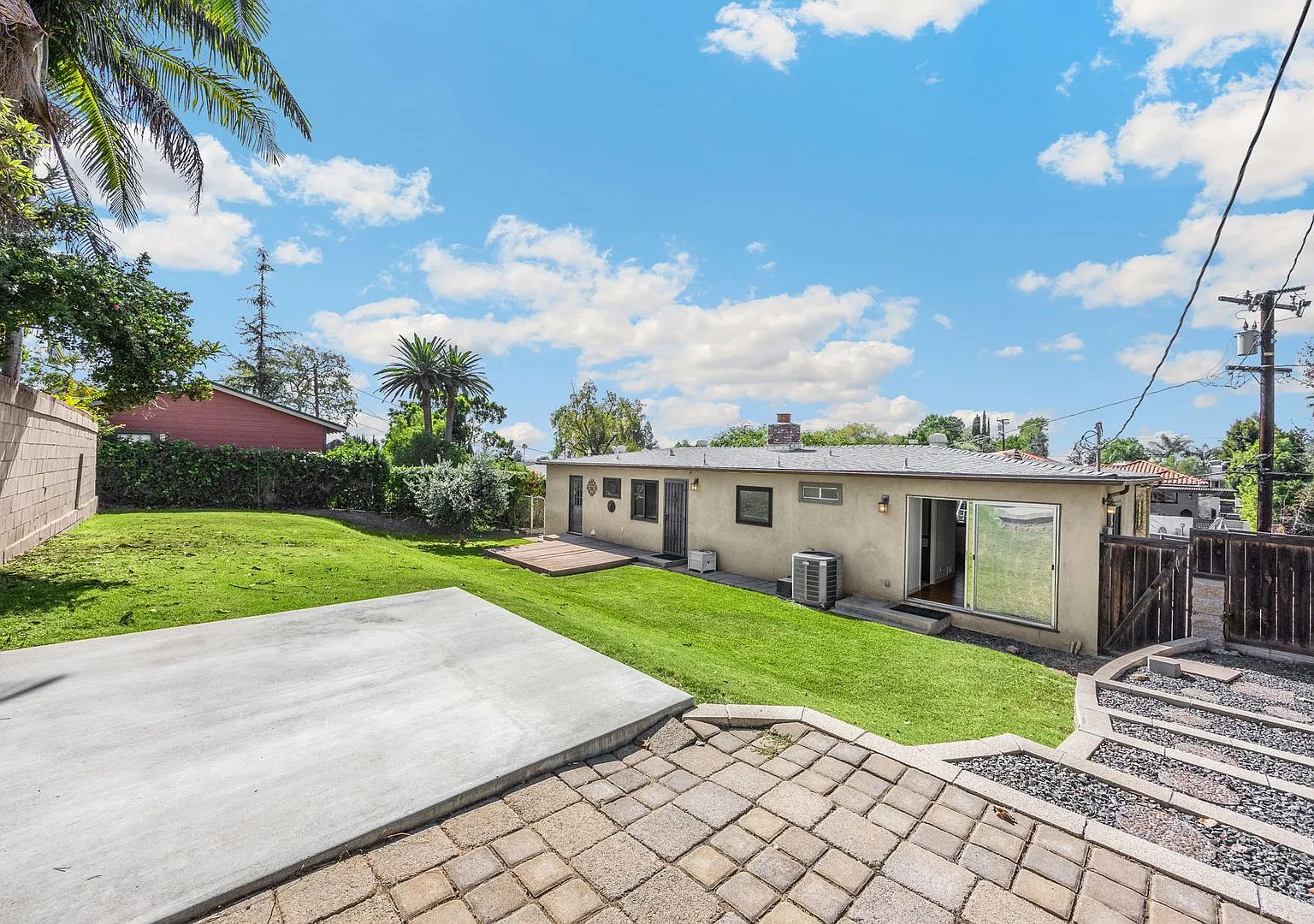 Charming 3 Bedroom 2 Bathroom Home w/ Detached Garage — Photo 2