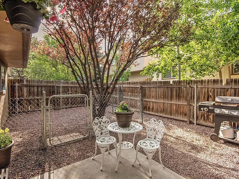 2645 E Heidi Loop — Photo 3