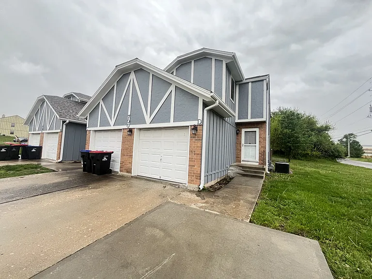 700 Cedar Dr #D — Photo 1