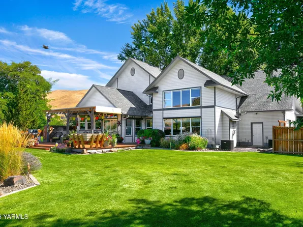 1790 Longmire Ln, Selah, WA 98942