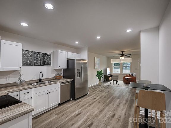 4th image of 515 Italy St NE