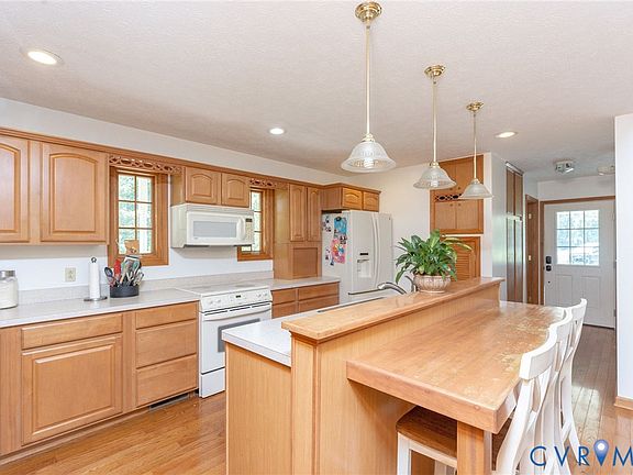 5th image of 1465 Old Richmond Rd