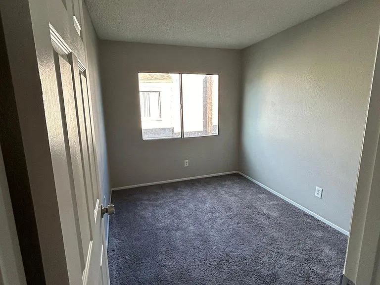 6749 W Devonshire Ave — Photo 10
