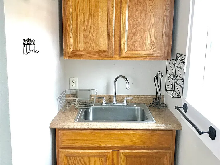 4025 Avenue R — Photo 8