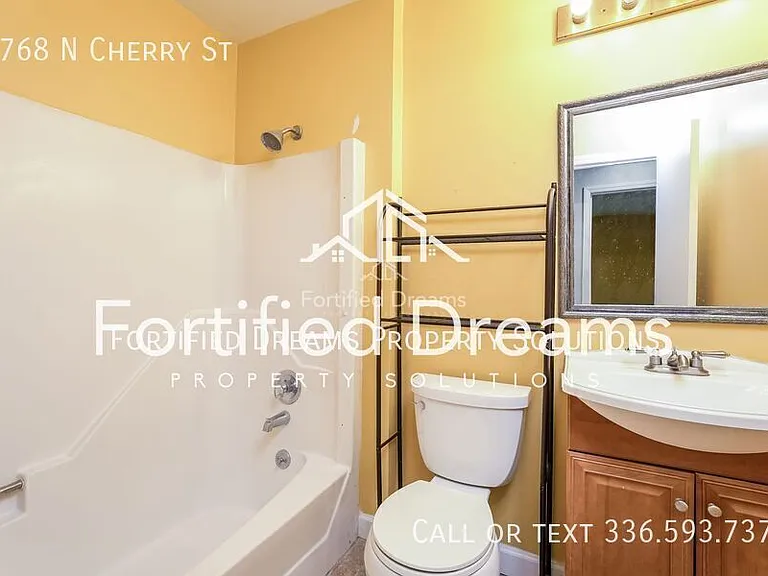 4768 N Cherry St — Photo 10