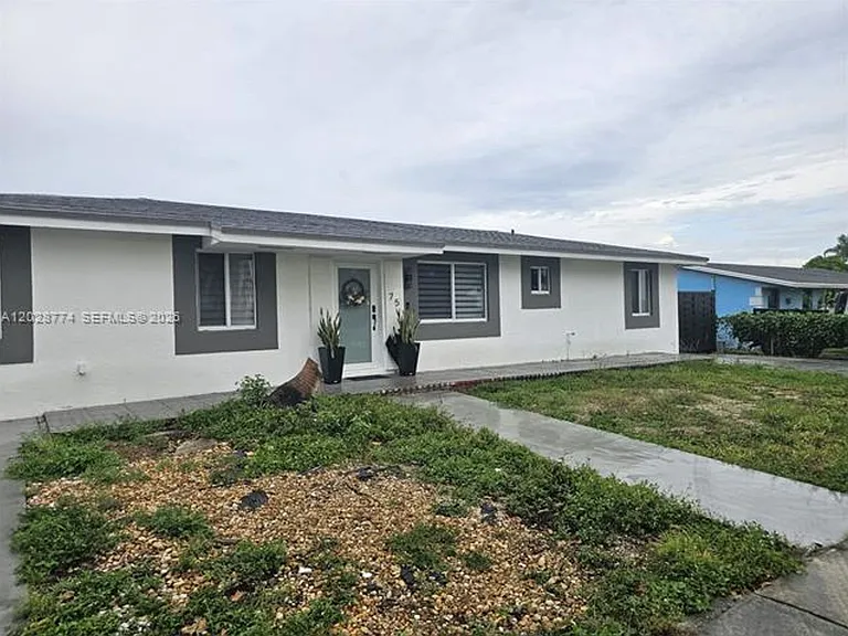 75 SW 18th Ave — Photo 1