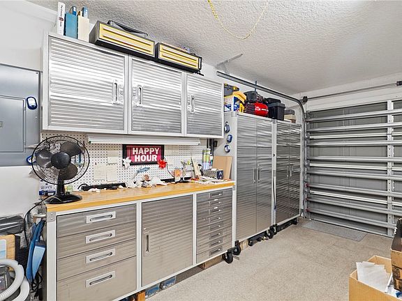 4th image of 934 Bermuda Ave