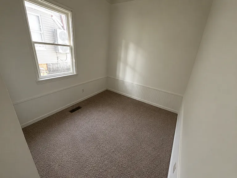 504 S Beveridge St — Photo 3