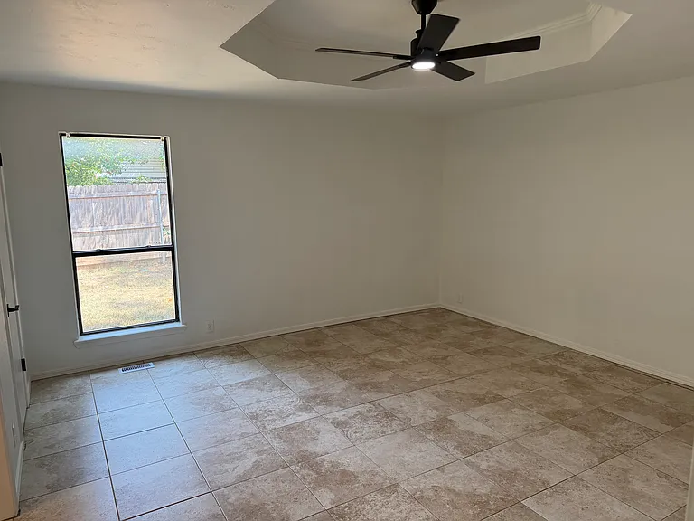 2116 Tanglewood Dr — Photo 8