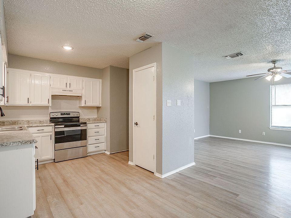 1st image of 312 Briar Cir W