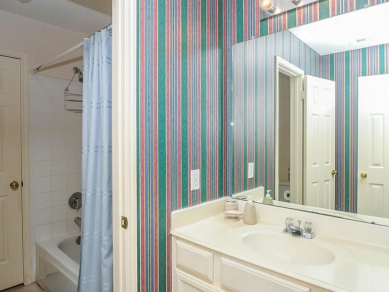 15715 Brookwood Lake Pl — Photo 16