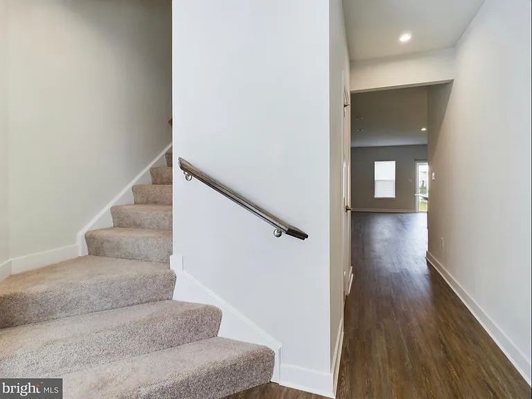 511 Swansea Dr — Photo 6