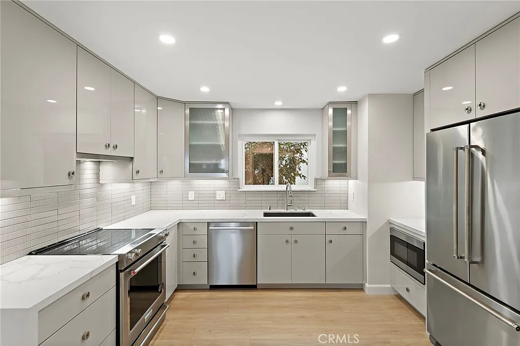 2 bed, 1330 sqft, $3,400 — Photo 1