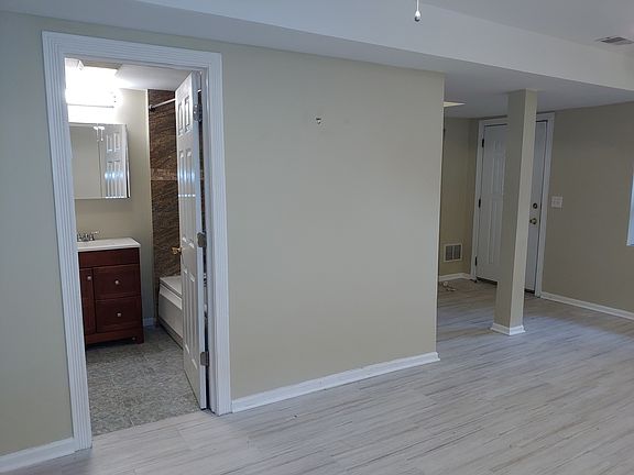 5th image of 3100 W Diversey Ave APT G