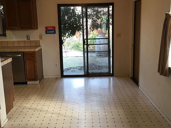 4th image of 95 E Crystal Ct