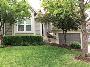 1040 N Crest Dr, Olathe, KS 66061