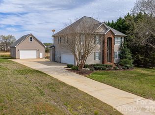 962 Huntington Hills Dr, Lincolnton, NC