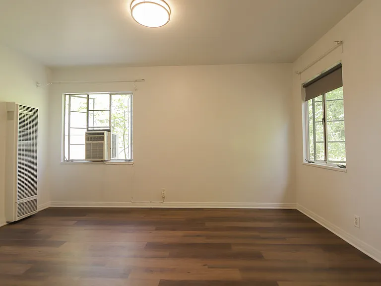 2956 3/4 Hyperion Ave #2956-3/4 — Photo 3