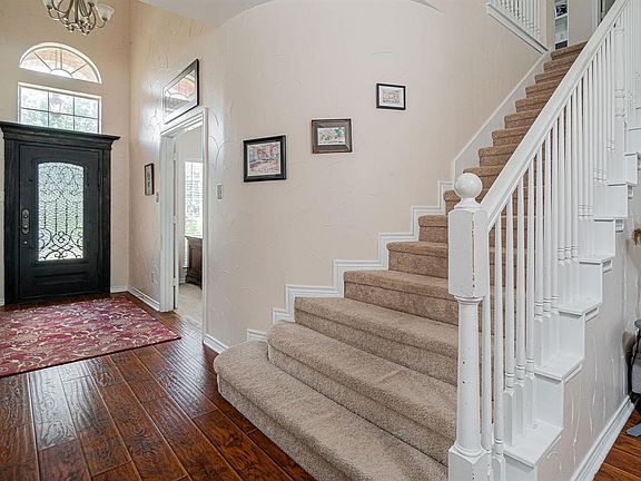 3rd image of 115 Sherwood Dr