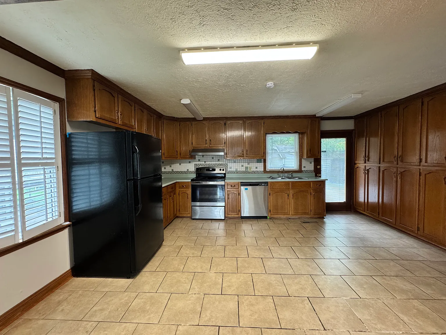 Large Corner Lot! — Photo 4