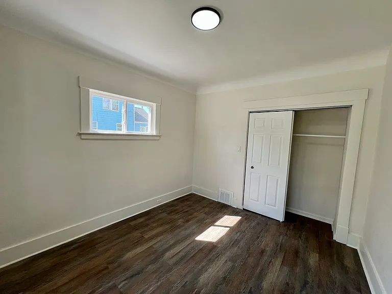 15264 Broadway Ave — Photo 11