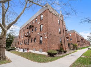 215-12 47 Ave #2B, Bayside, NY 11361