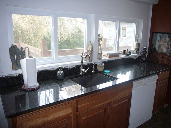 3rd image of 181 Lakeside Dr W