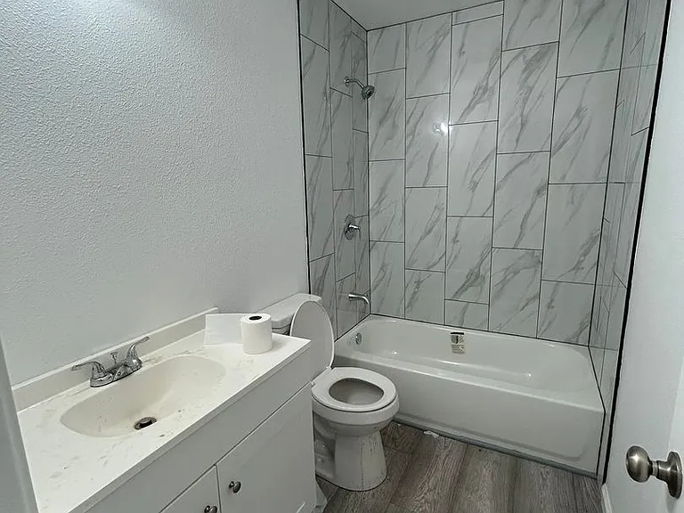 1300-1306 N Greenwich Ave — Photo 24